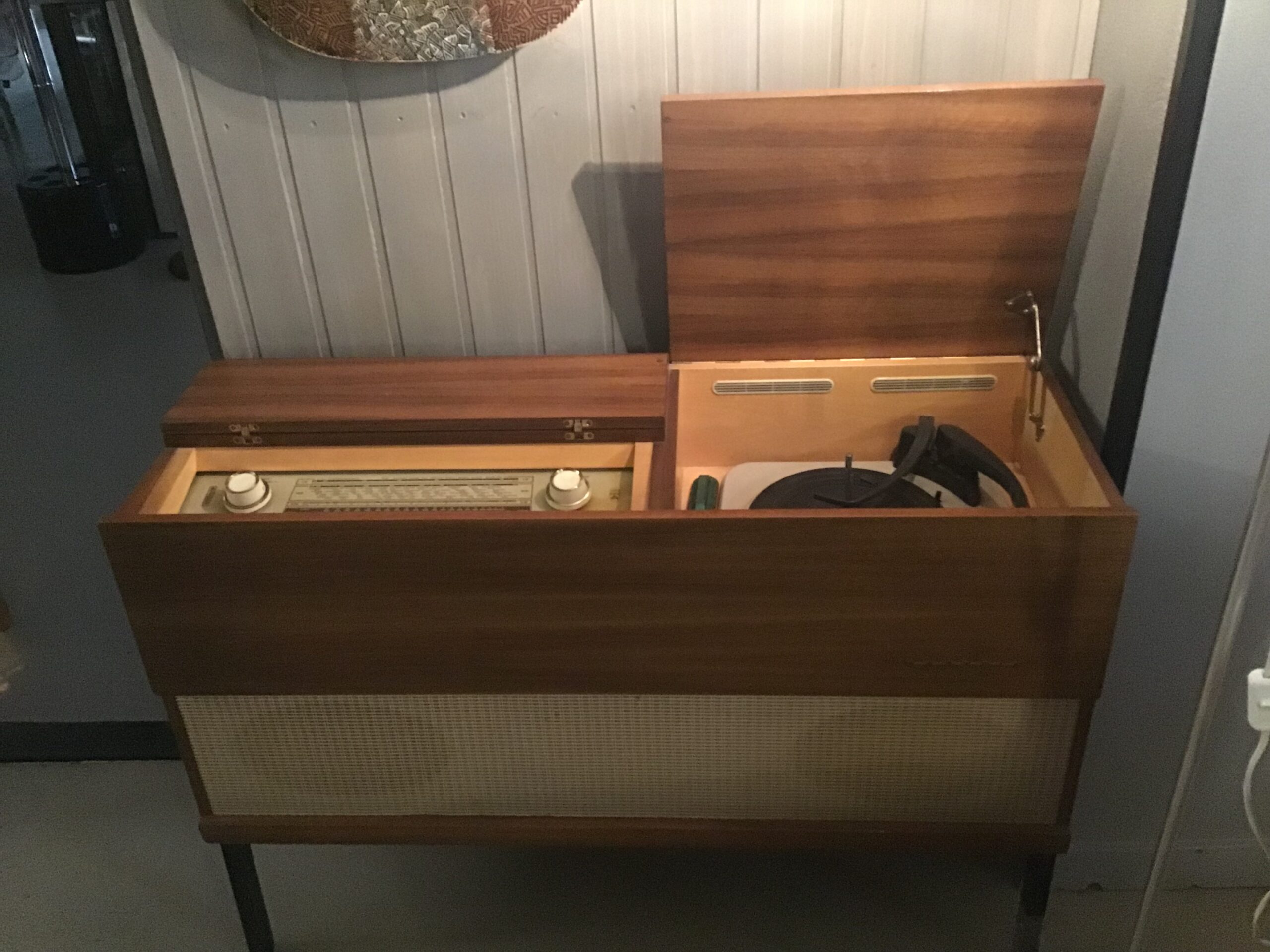 Mobile Radio Giradischi Grundig Anni '40 – Amarcord Officina di Ricerca –  Modena – Italy