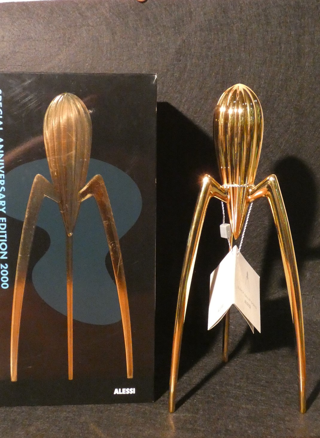 Spremiagrumi edizione limitata (n° 9257/9999) Placcato Oro – Philippe  Starck per Alessi 1990 – Amarcord Officina di Ricerca – Modena – Italy