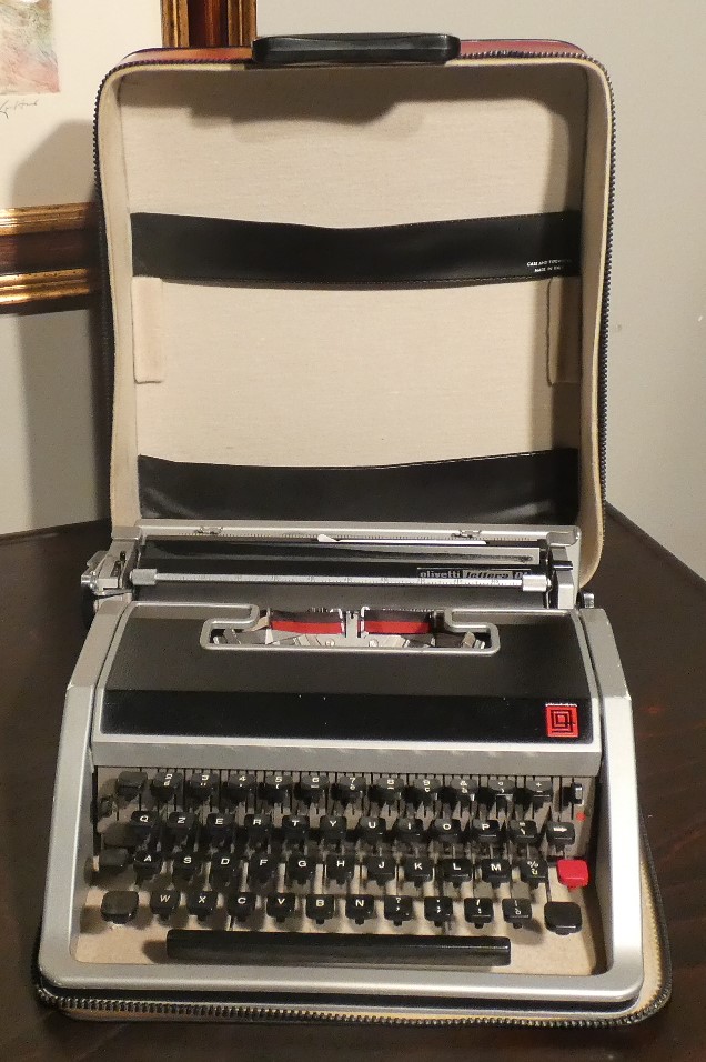Macchina da Scrivere vintage Olivetti lettera DL, design by Ettore  Sottsass, Italia 1965 – Amarcord Officina di Ricerca – Modena – Italy