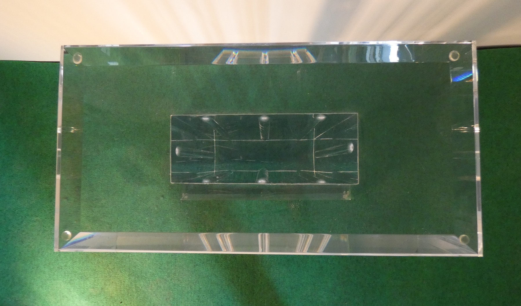 BASE SCULTOREA PER TAVOLO/CONSOLLE IN PLEXIGLASS CON FINITURE BISELLATE, ITALIA ANNI '00 - immagine 11