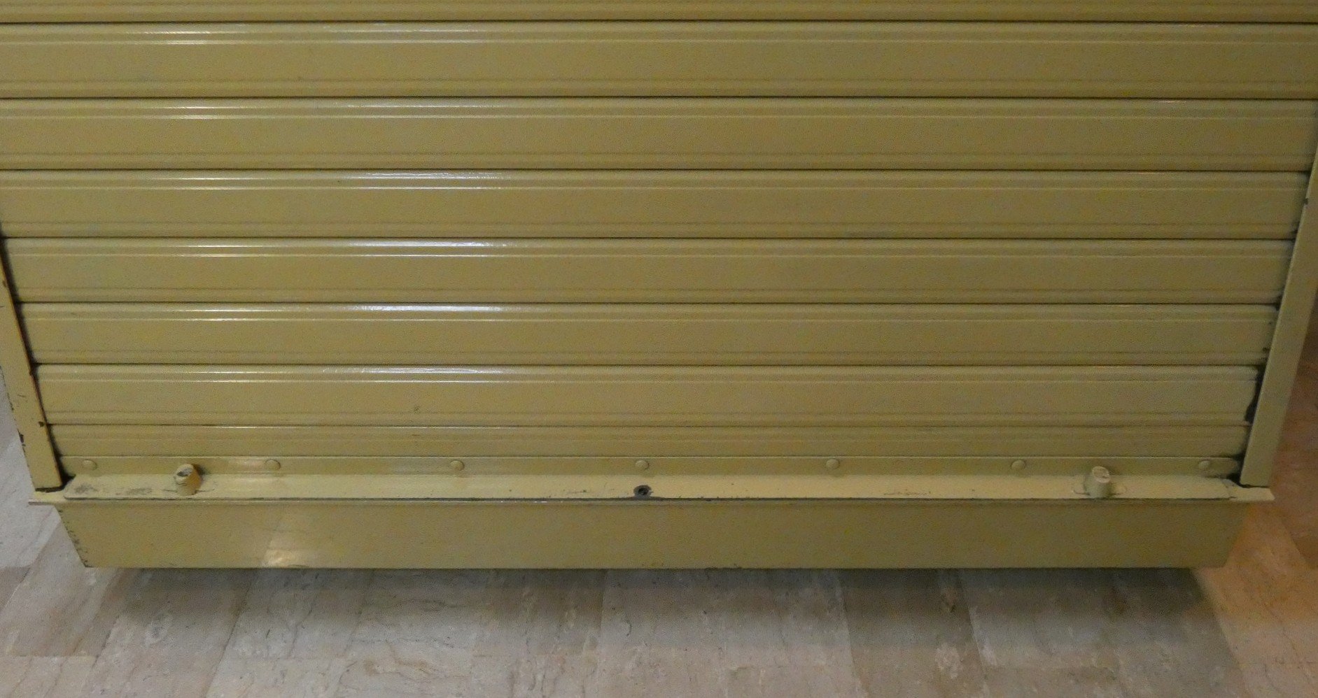 STORAGE/ESPOSITORE IN FERRO VERNICIATO CON CHIUSURA A SERRANDA, ITALIA ANNI '60 - immagine 13