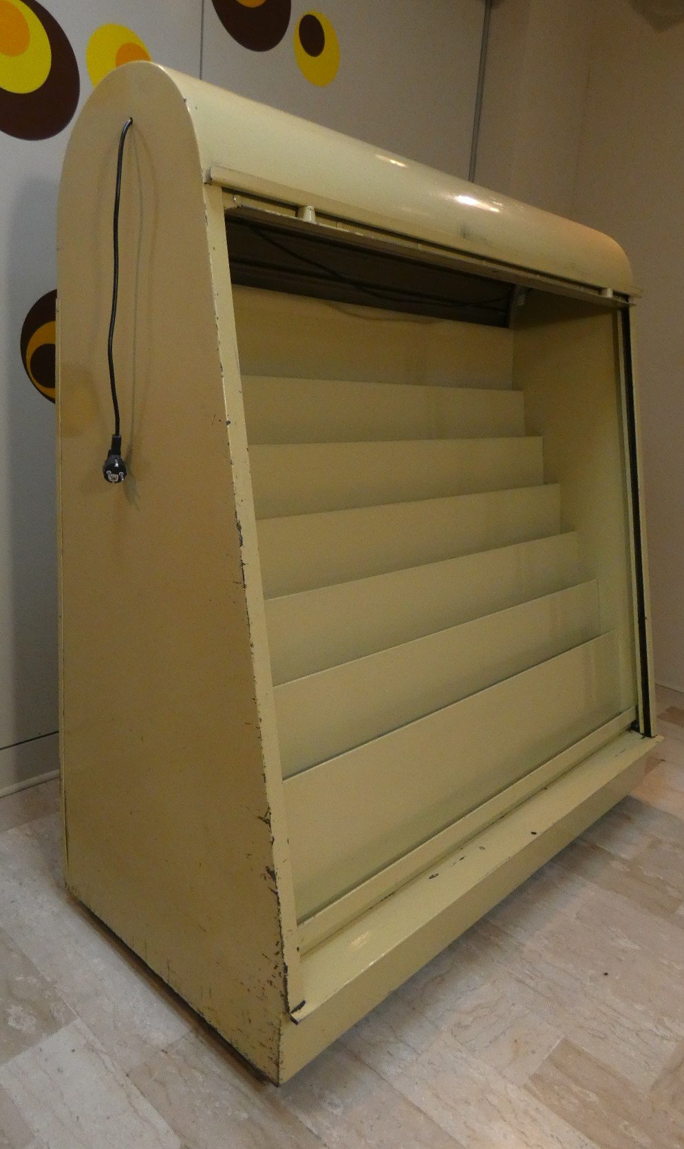 STORAGE/ESPOSITORE IN FERRO VERNICIATO CON CHIUSURA A SERRANDA, ITALIA ANNI '60 - immagine 9